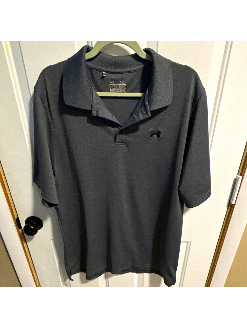 Under Armour HeatGear Menโs XL Gray Solid Loose Fit Short Sleeve Polo Shirt Logo